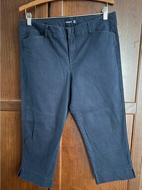 Old Navy Women's Classic Preppy Pixie Crop Mid-Rise Navy Chino Capris 2010s sz10